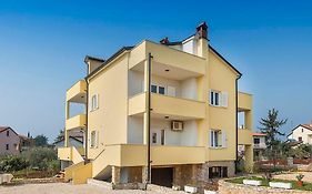 Apartments Goltes